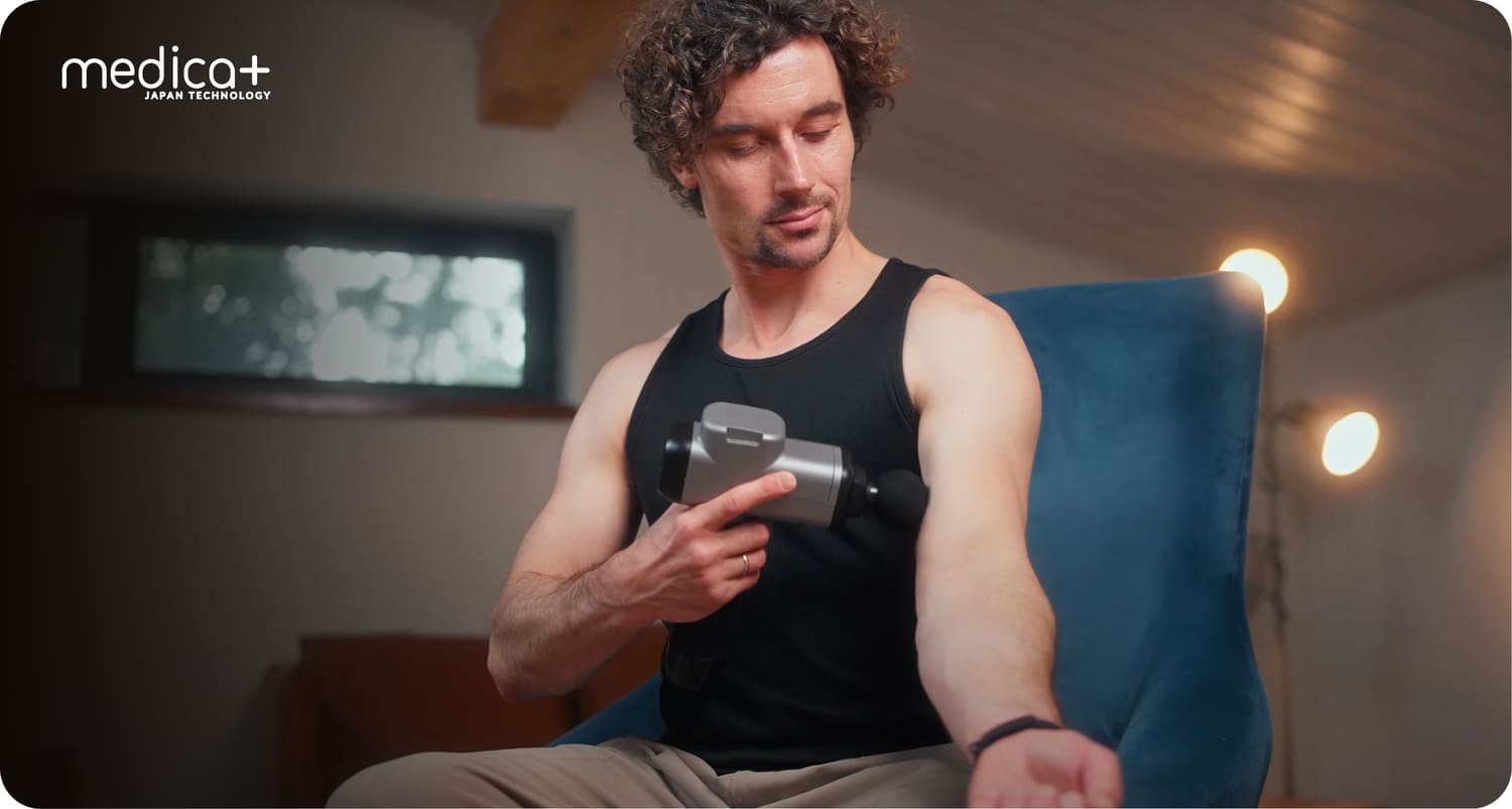 Перкусійний ручний масажер для тіла і м'язів Medica+ MassHand Pro 6.0 
